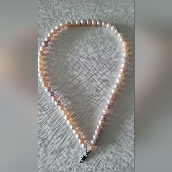 Pink Pearl Necklace - Picture 2 of 3